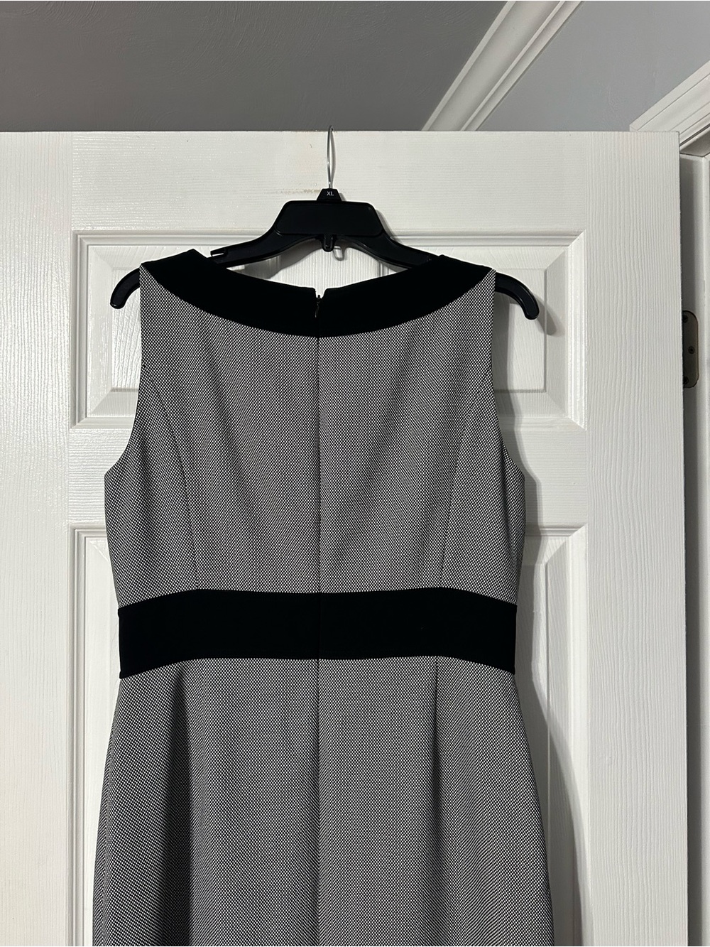 Tahari Arthur S. Levine Black and Gray Sleeveless Sheath Dress - Picture 8 of 15